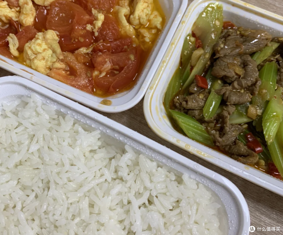 你以为吃进去的是外卖，其实可能还有“塑料刀片”！