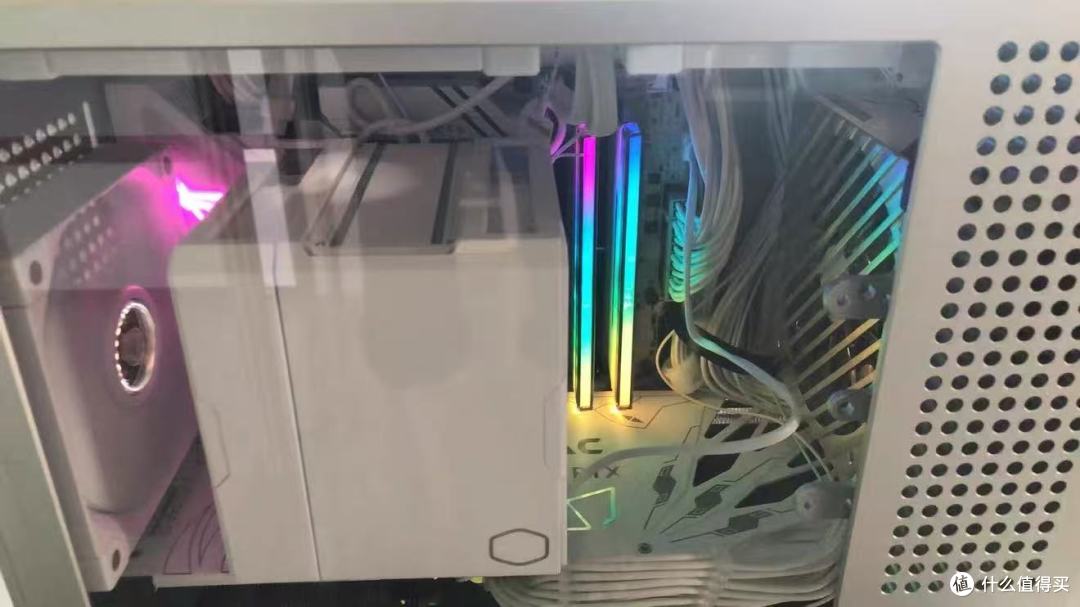 海景房颜值天花板✨十铨幻镜 DDR5 海力士 ARGB 灯条