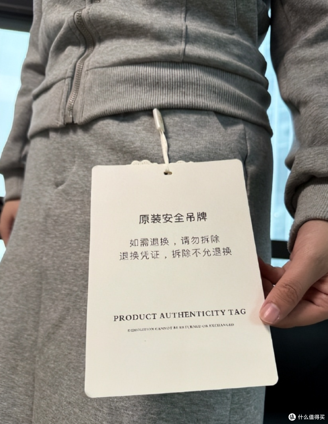 电商女装祭出巨型吊牌!只为堵死白嫖党蹭穿退路