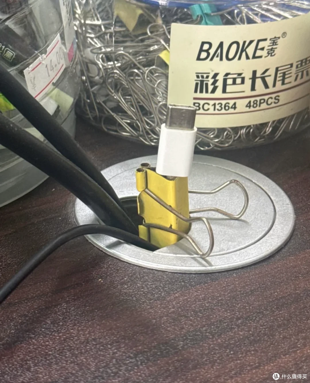 被网友的“桌边数据线收纳”圈粉了，思路一开，全是不要钱的操作
