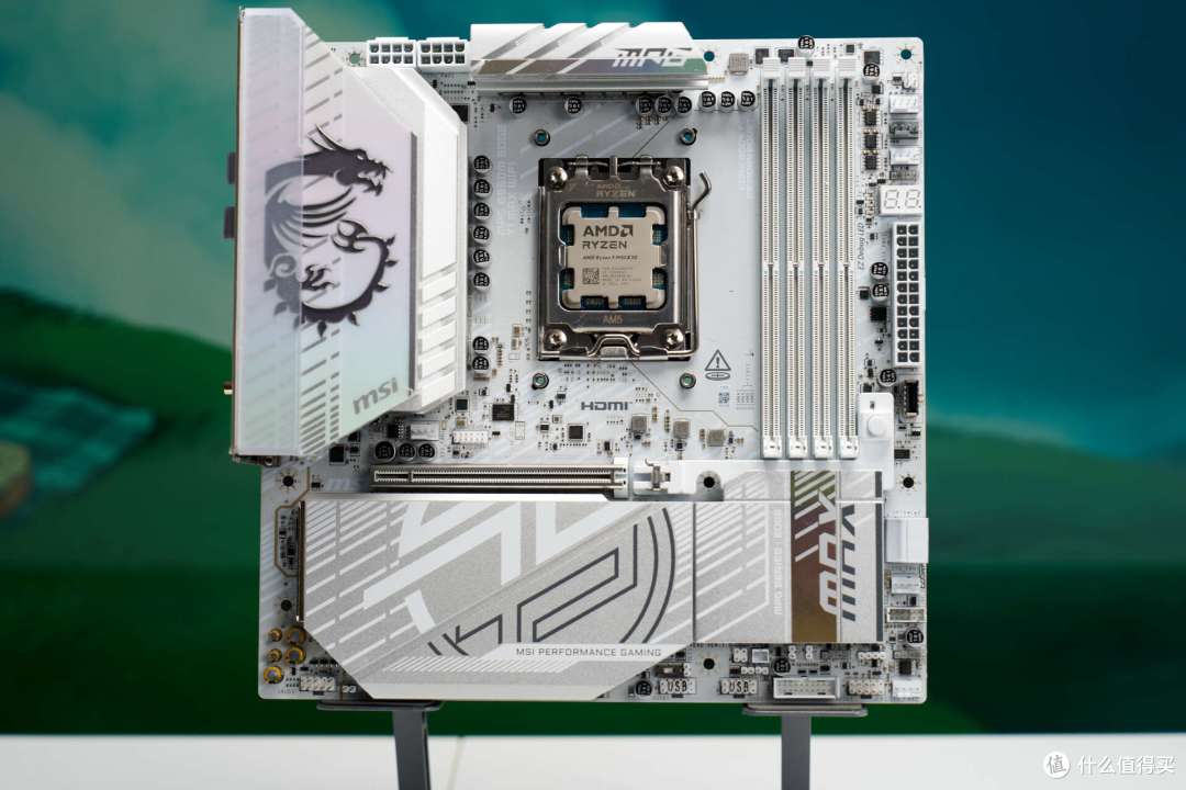 微星 B850M EDGE TI MAX WIFI:纯白 MATX 全能板