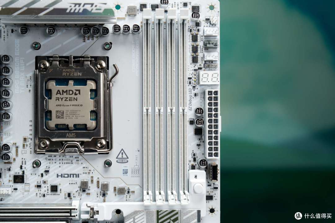 微星 B850M EDGE TI MAX WIFI:纯白 MATX 全能板