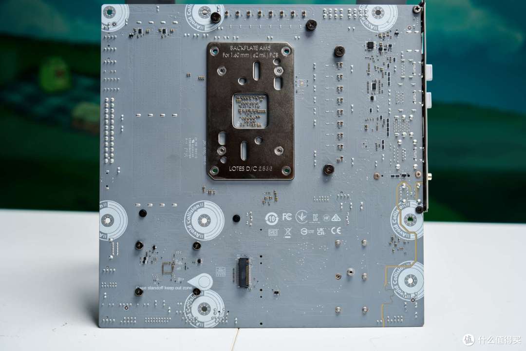 微星 B850M EDGE TI MAX WIFI:纯白 MATX 全能板