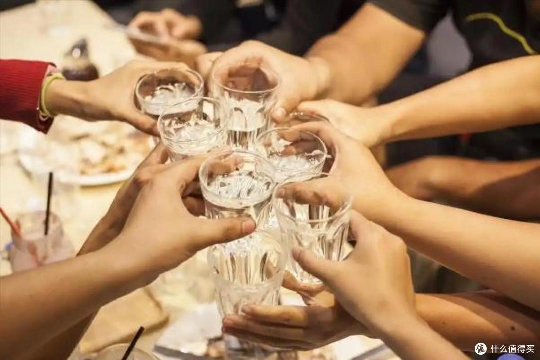 别再随意选白酒,盘点8款经典口粮白酒,家常小酌宴请亲友都适宜