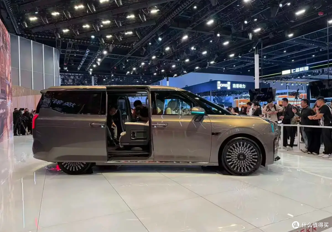 这车不比界9香吗?权益后限时售价41.38万起,焕新极氪009 MPV