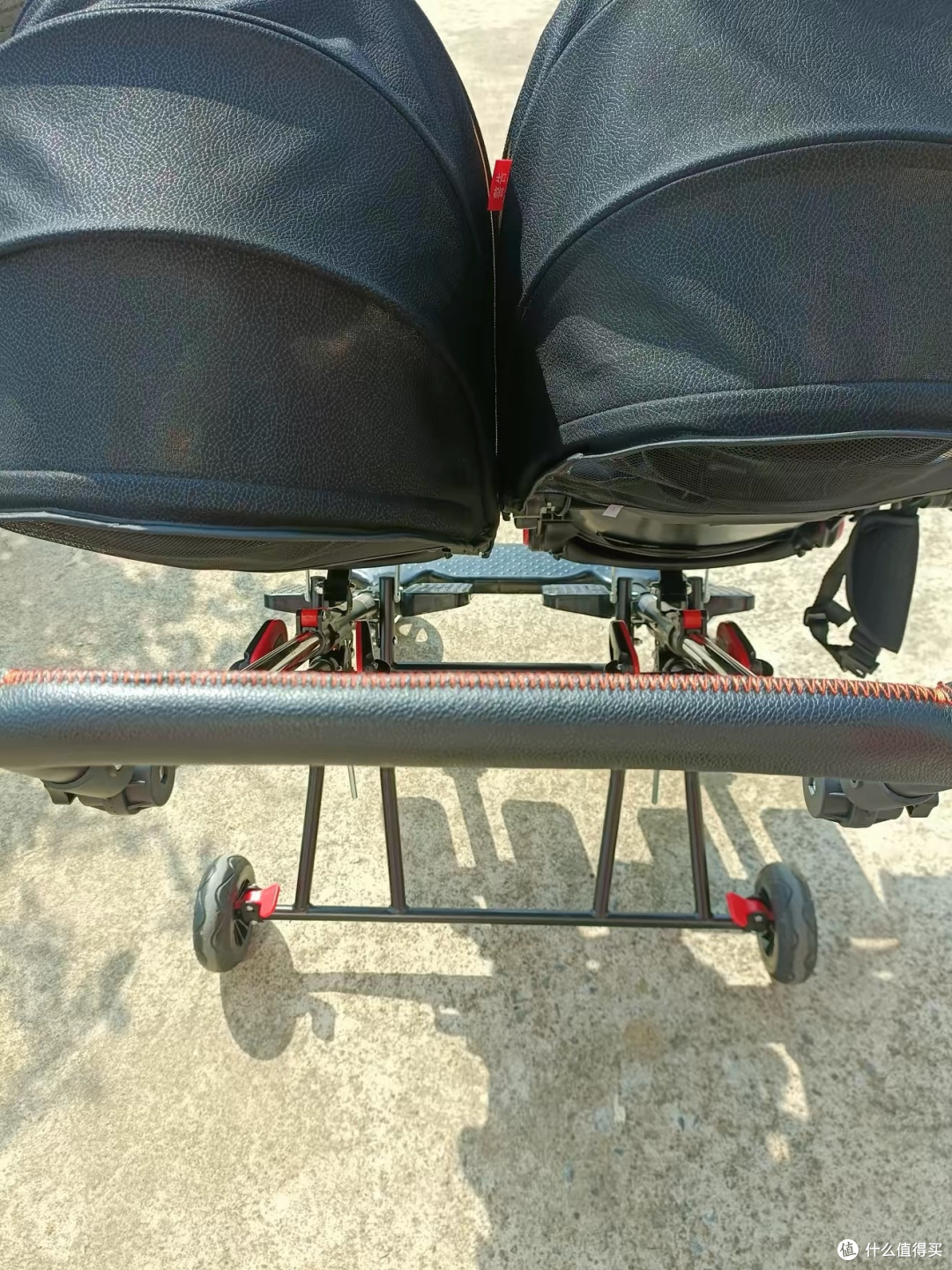 双胞胎遛娃车,大小宝平躺超舒适!