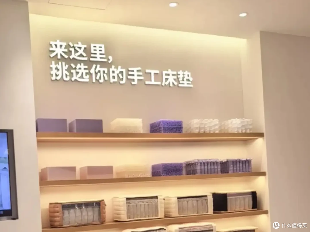 沪上再添安睡新地标!菠萝斑马虹桥前湾印象城店冬日优雅启幕