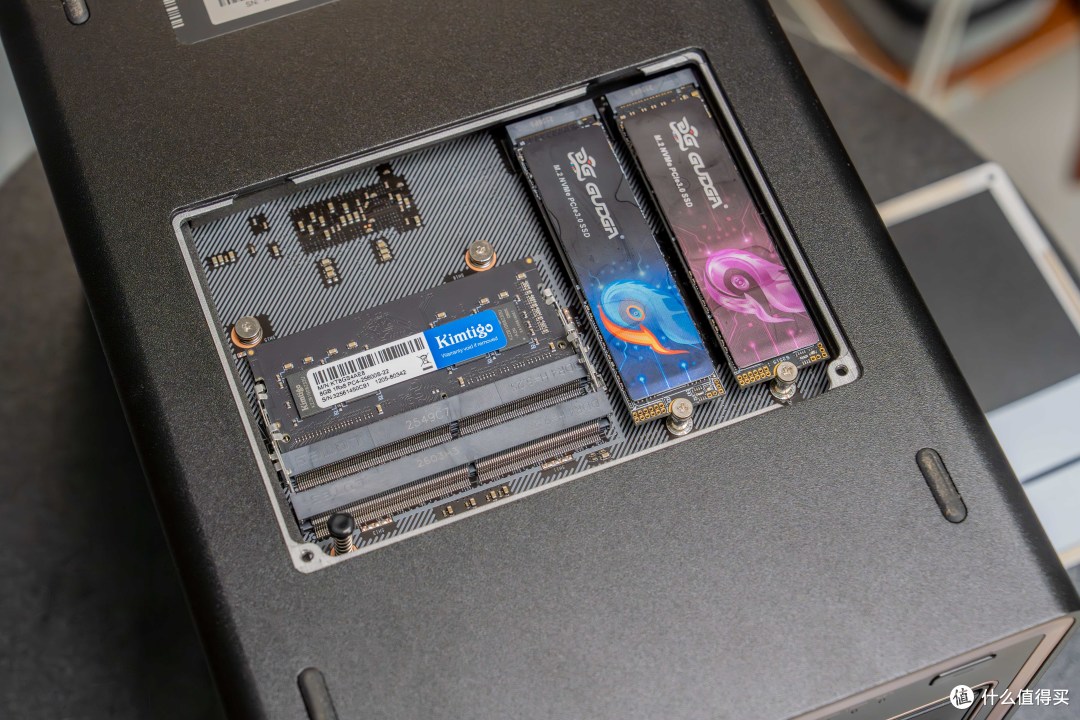 把万元级服务器性能装进四盘位NAS?绿联全新DXP4800 GT首发