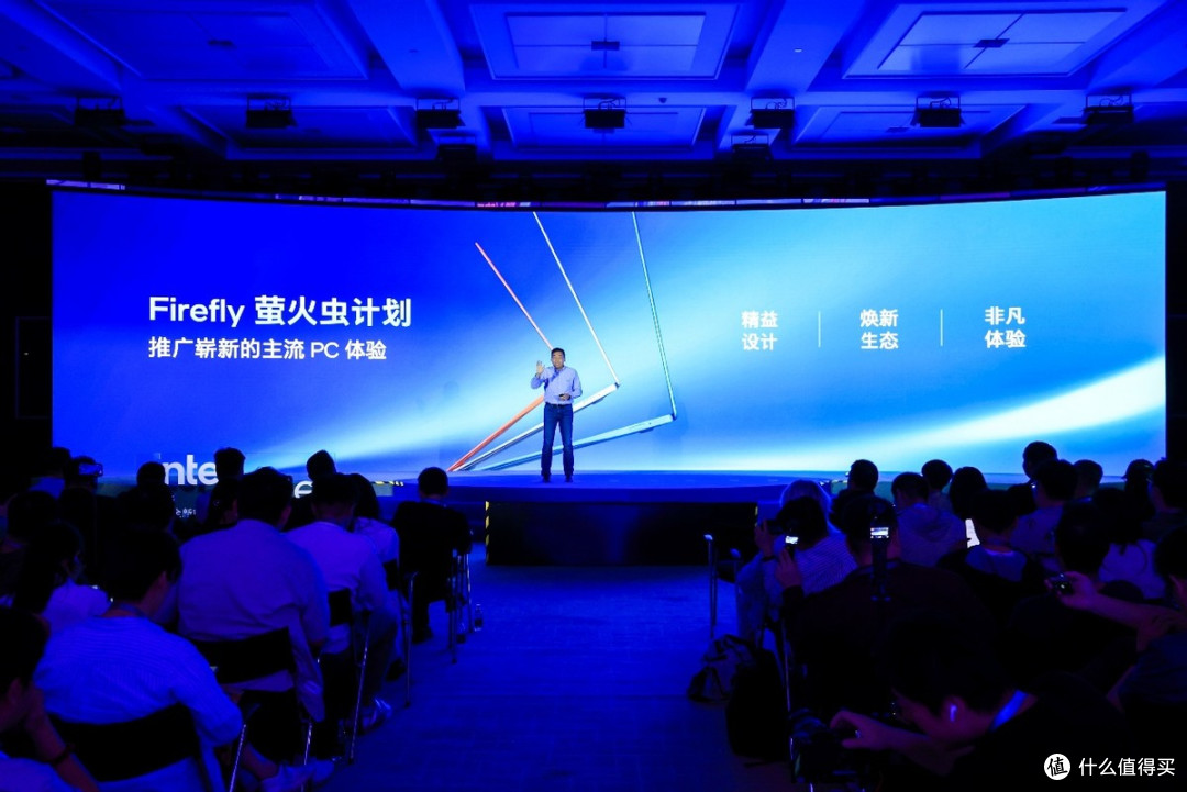 挑战MacBook Neo,英特尔Wildcat Lake创造出一种主流AI的新可能