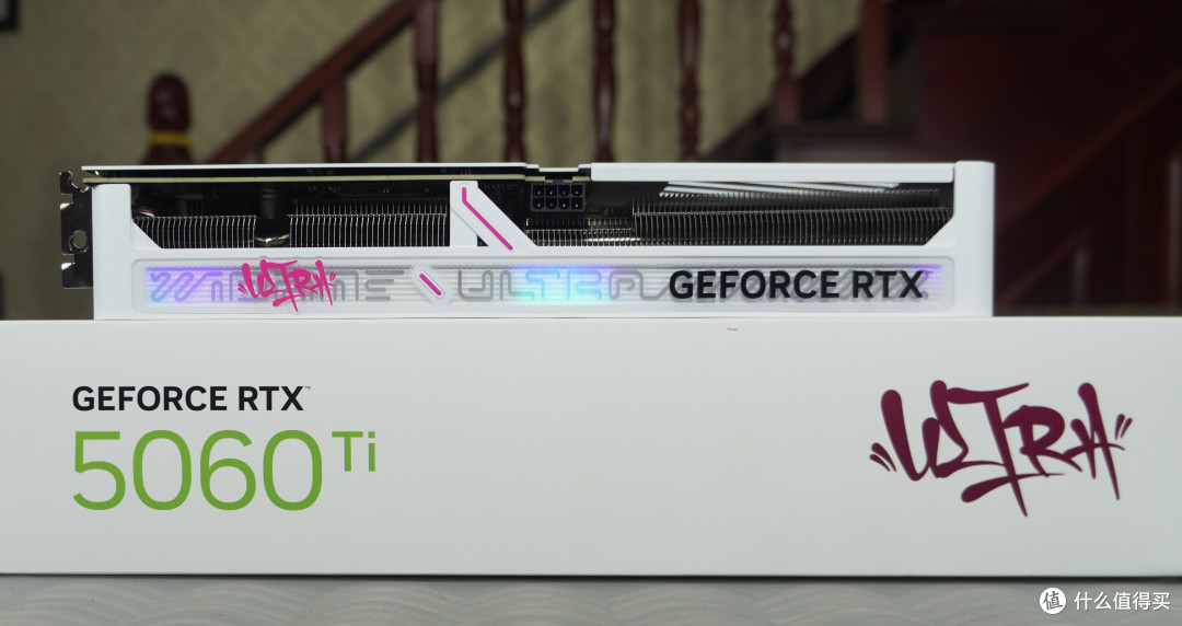 黑白双配色、背插可选,iGame RTX 5060 Ti Ultra W OC 装机实测