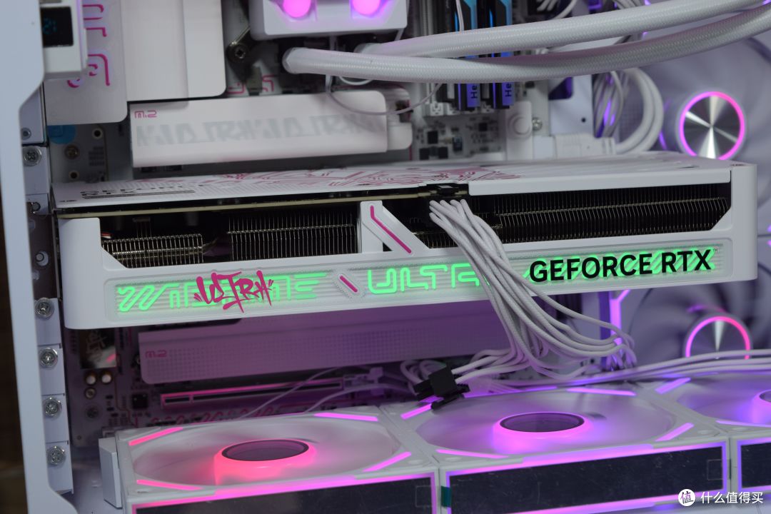 黑白双配色、背插可选,iGame RTX 5060 Ti Ultra W OC 装机实测