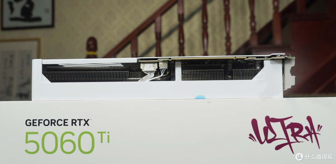 黑白双配色、背插可选,iGame RTX 5060 Ti Ultra W OC 装机实测