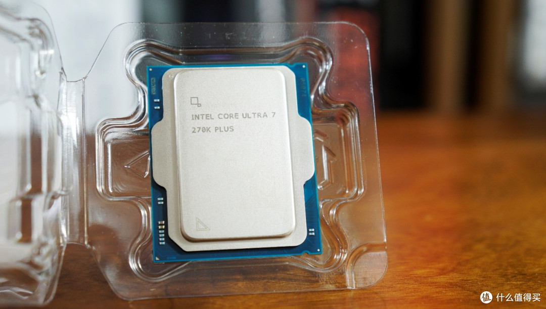 黑白双配色、背插可选,iGame RTX 5060 Ti Ultra W OC 装机实测