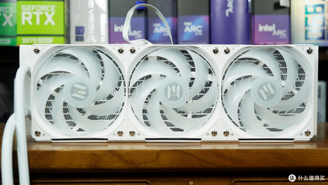 黑白双配色、背插可选,iGame RTX 5060 Ti Ultra W OC 装机实测