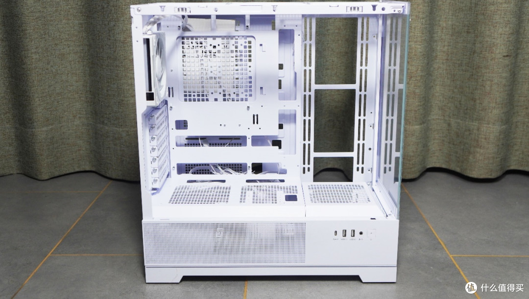 黑白双配色、背插可选,iGame RTX 5060 Ti Ultra W OC 装机实测