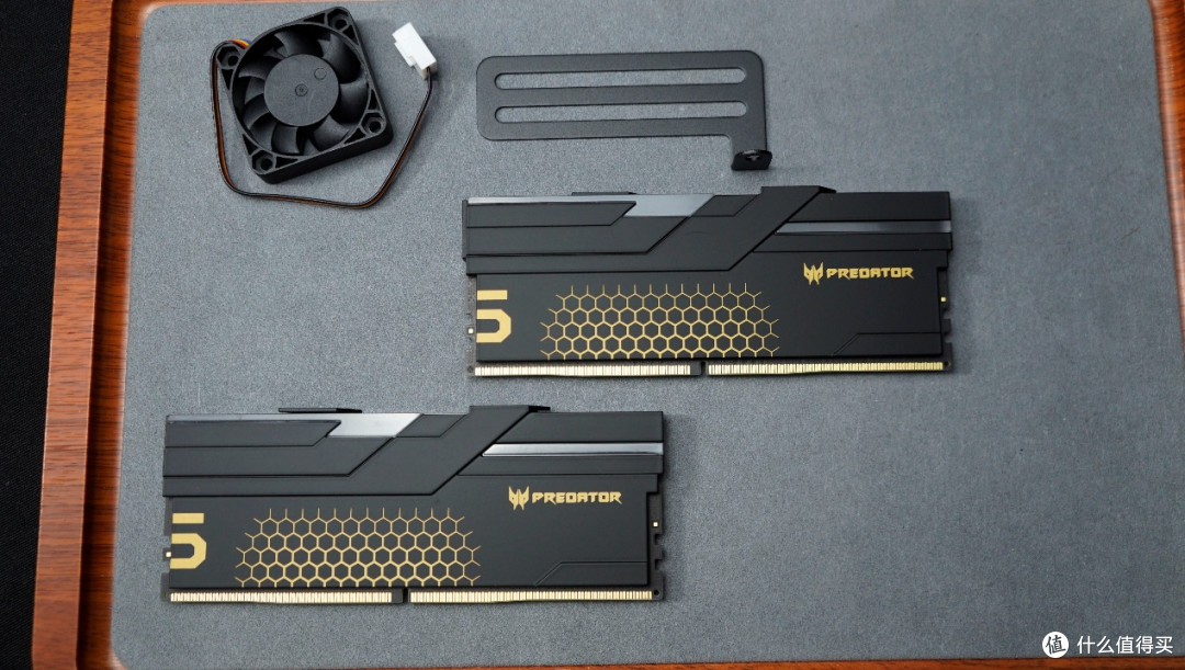 黑白双配色、背插可选,iGame RTX 5060 Ti Ultra W OC 装机实测