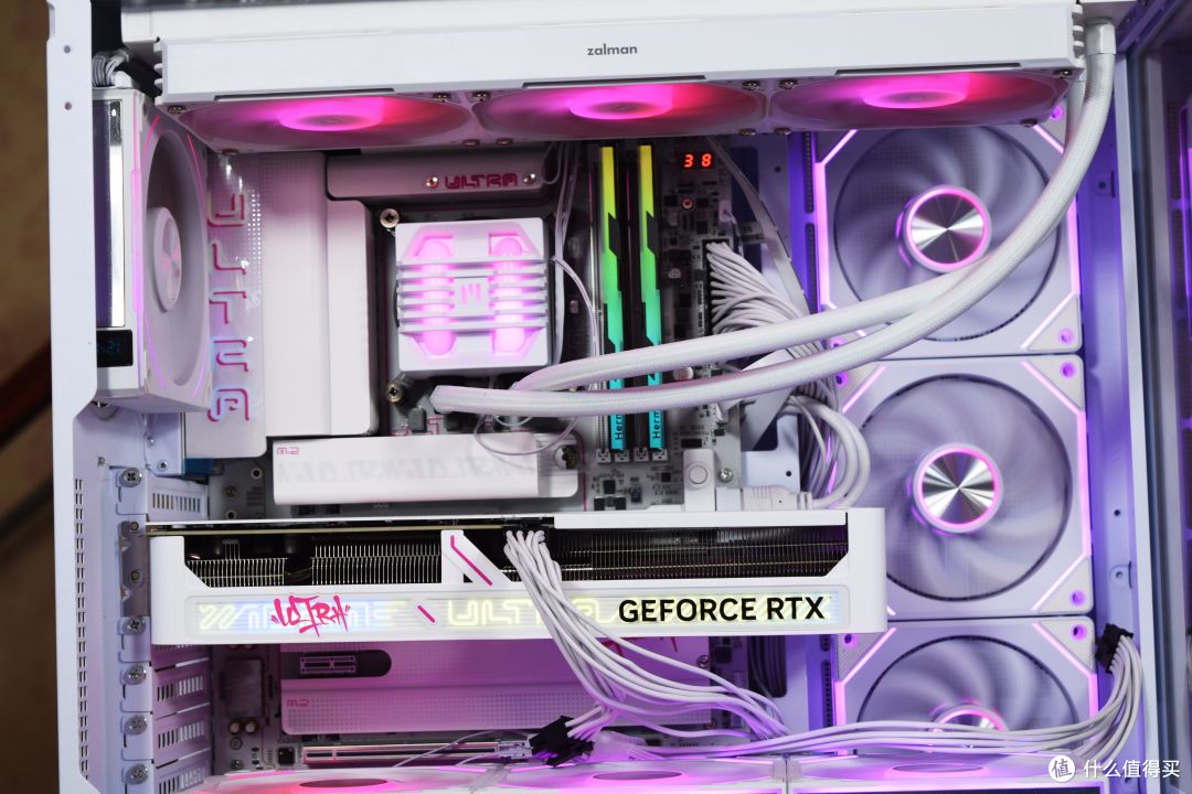 黑白双配色、背插可选,iGame RTX 5060 Ti Ultra W OC 装机实测