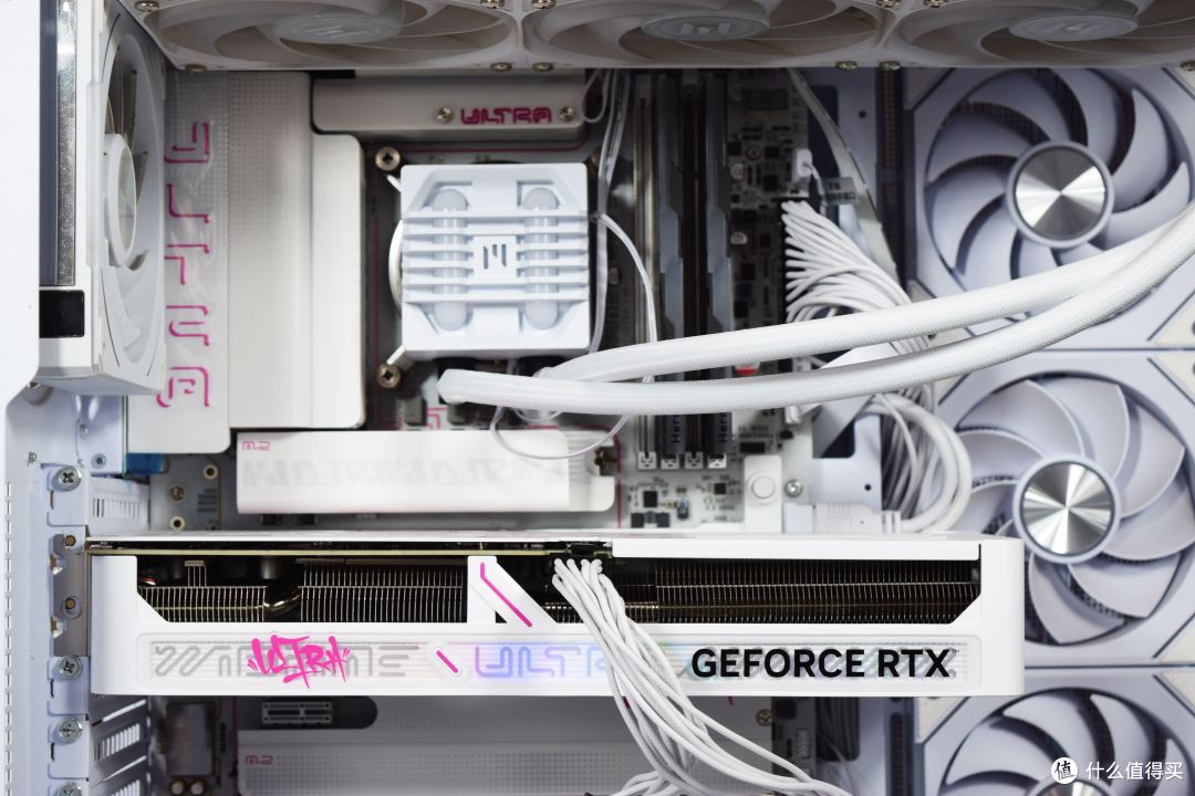 黑白双配色、背插可选,iGame RTX 5060 Ti Ultra W OC 装机实测