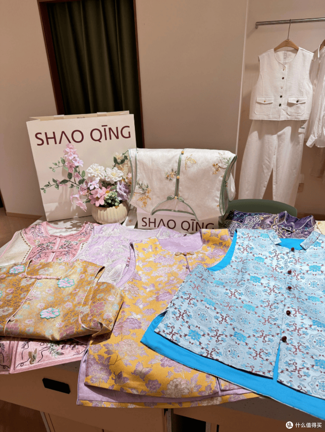 周少青设计师女装店（浦东界龙店）
