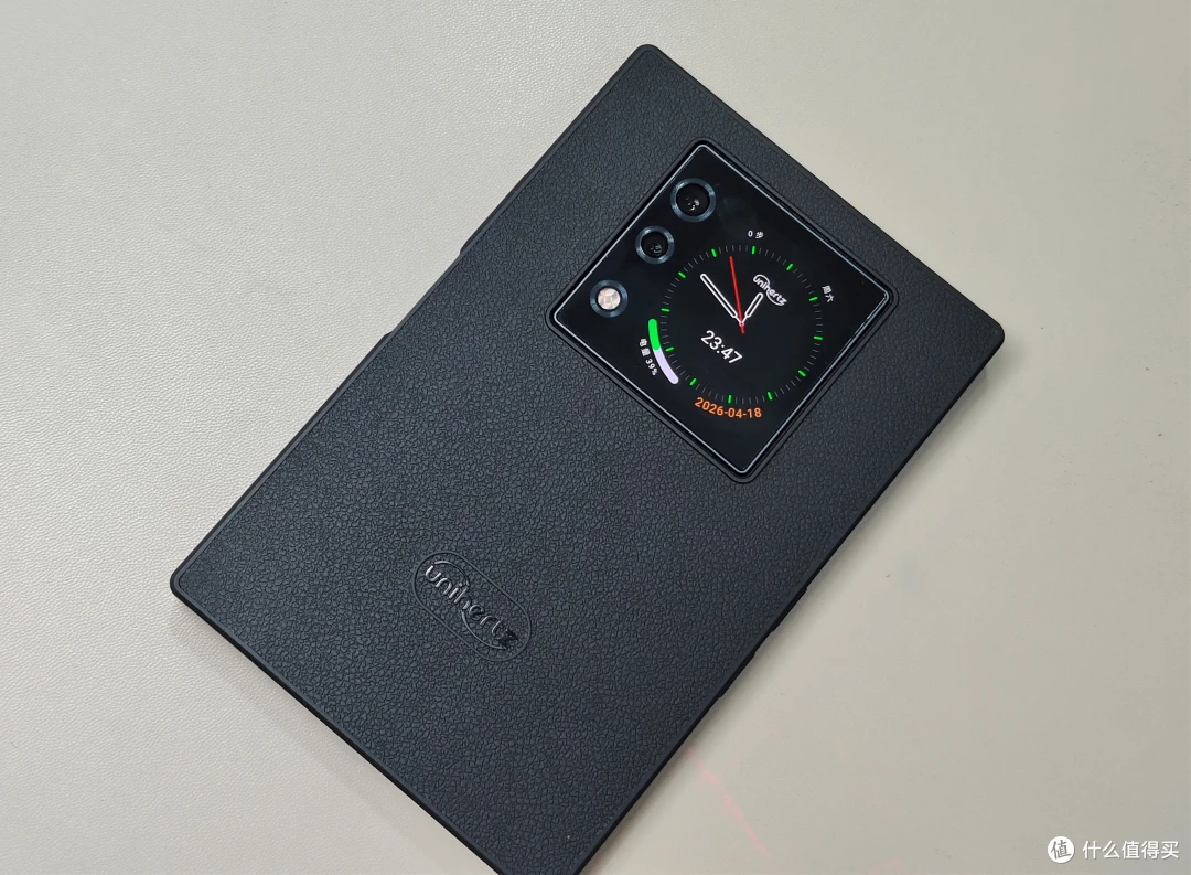 有键盘、副屏、触控三合一手机见过吗?Titan 2才是提高效率神器