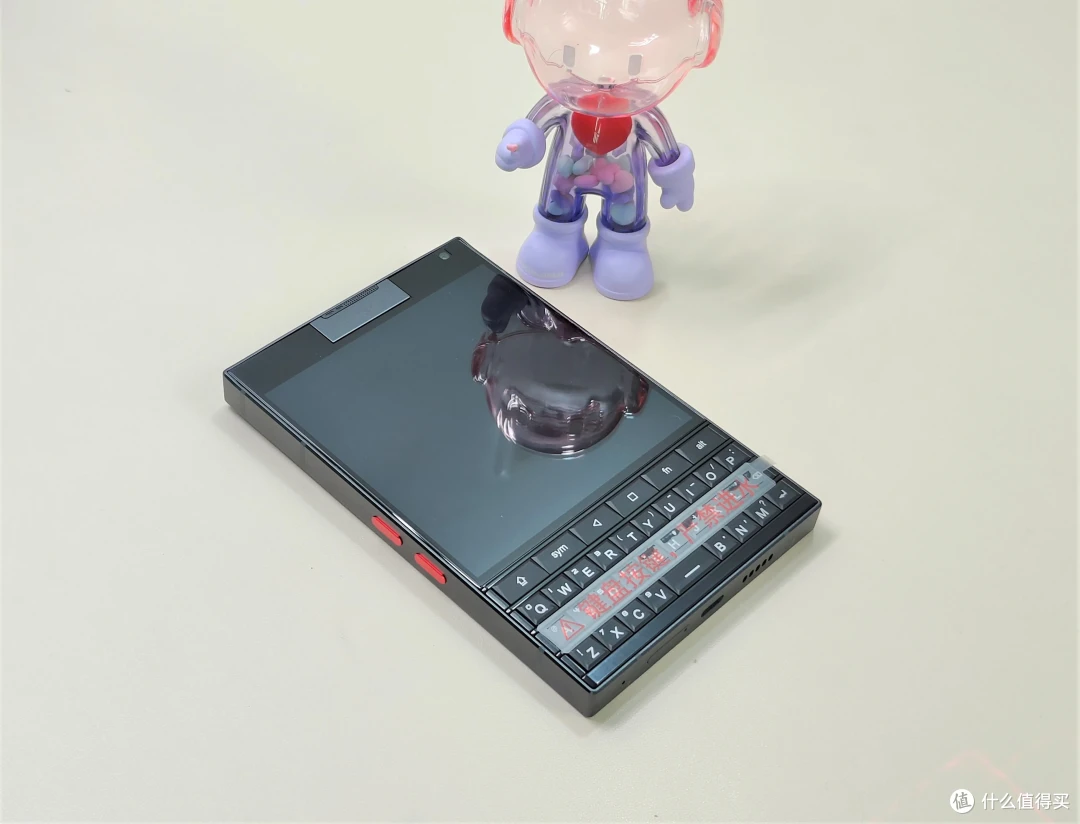 有键盘、副屏、触控三合一手机见过吗?Titan 2才是提高效率神器