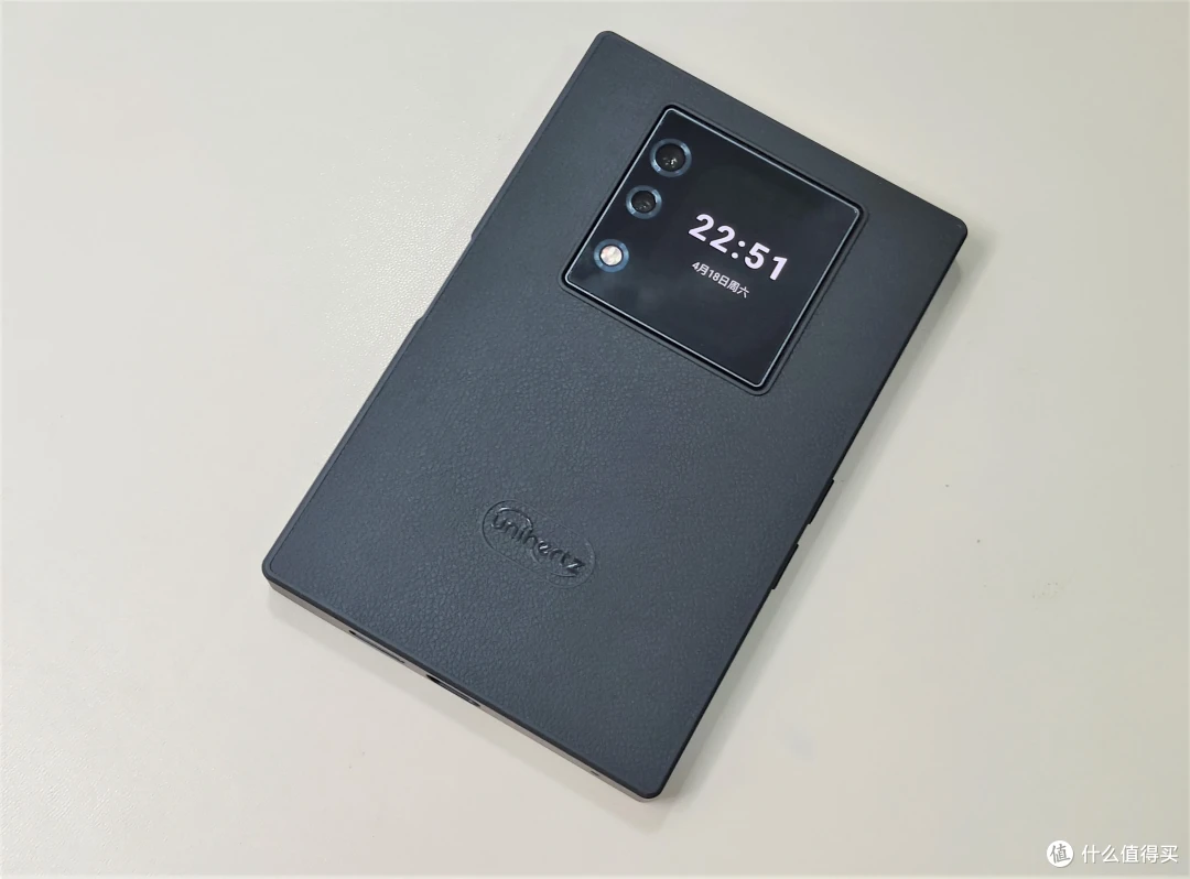 有键盘、副屏、触控三合一手机见过吗?Titan 2才是提高效率神器