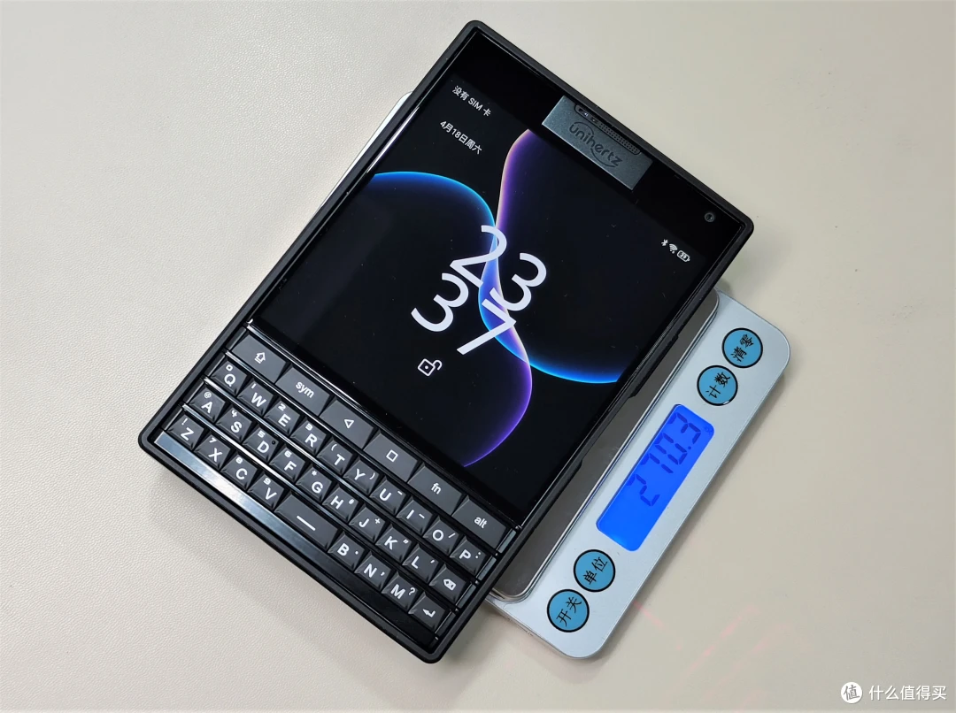 有键盘、副屏、触控三合一手机见过吗?Titan 2才是提高效率神器