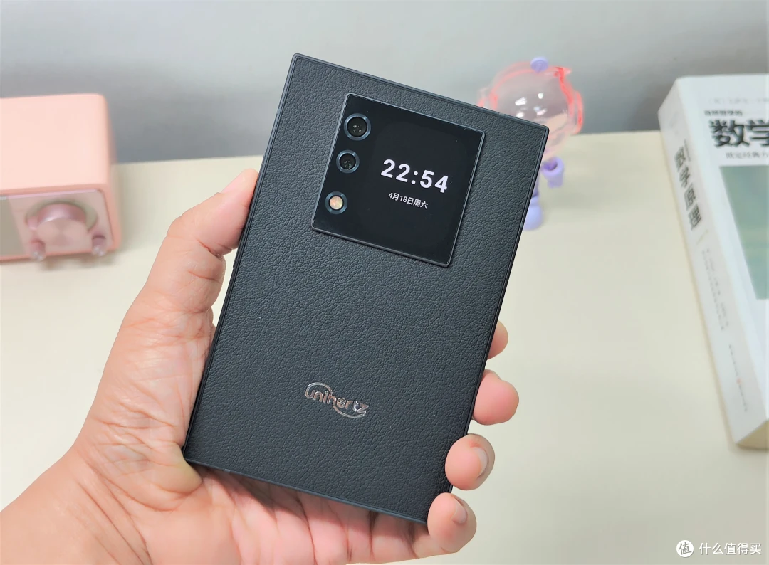 有键盘、副屏、触控三合一手机见过吗?Titan 2才是提高效率神器