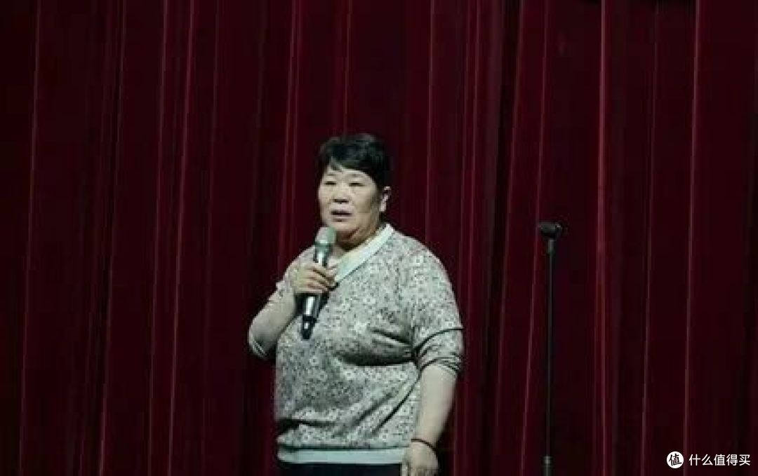全职妈妈天天在家带娃做家务了,还需要想方设法的去搞钱吗