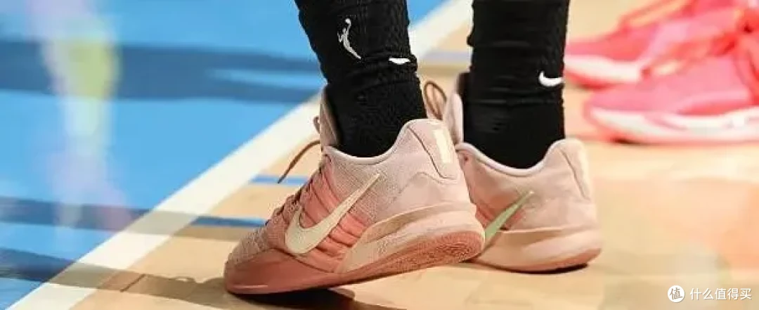 【NBA每日上脚】李月汝搭档库里!这是什么奇妙组合?