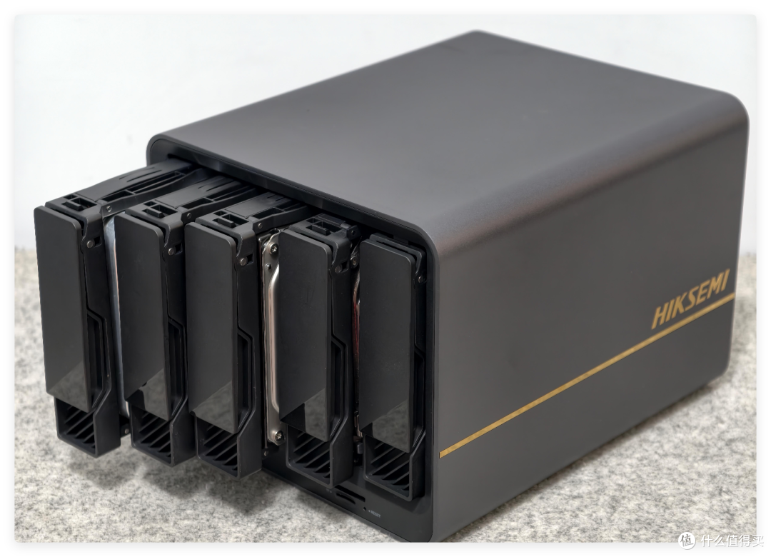 自带12路免费监控,5盘位新 NAS,海康存储 Mage50X 开箱