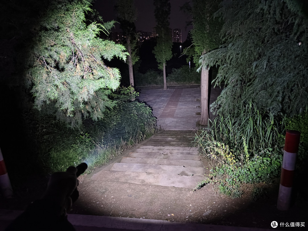 通勤路上的好伙伴,在路上M8 EDC迷你小手电体验