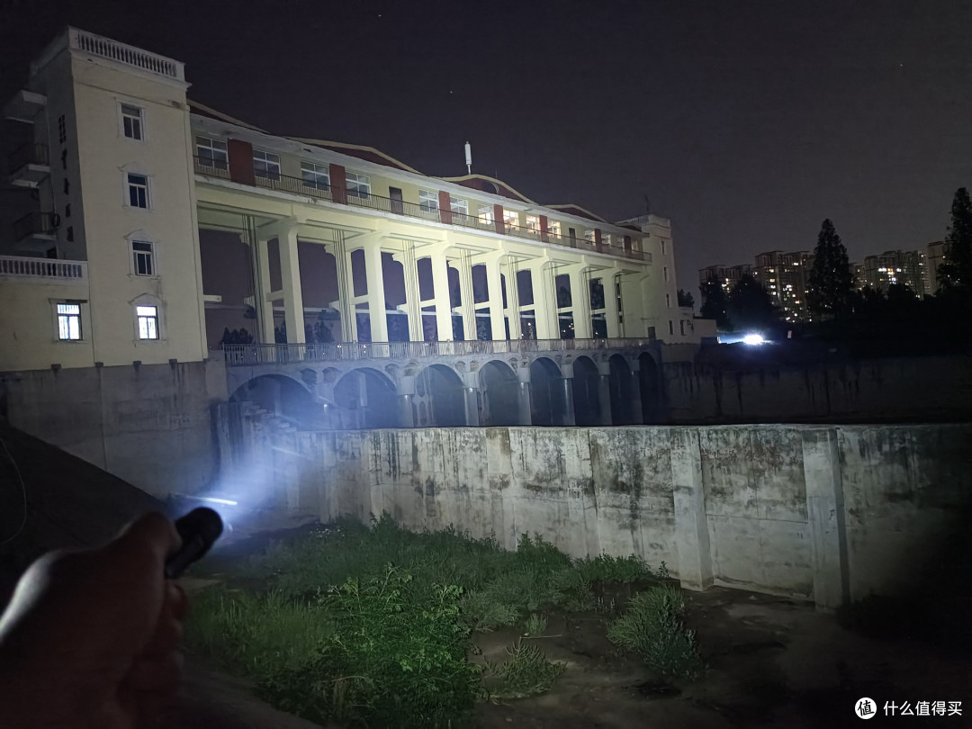通勤路上的好伙伴,在路上M8 EDC迷你小手电体验