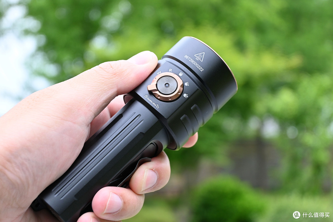 迷你小钢炮，实用更便携！Fenix菲尼克斯C16全能掌上强光手电体验