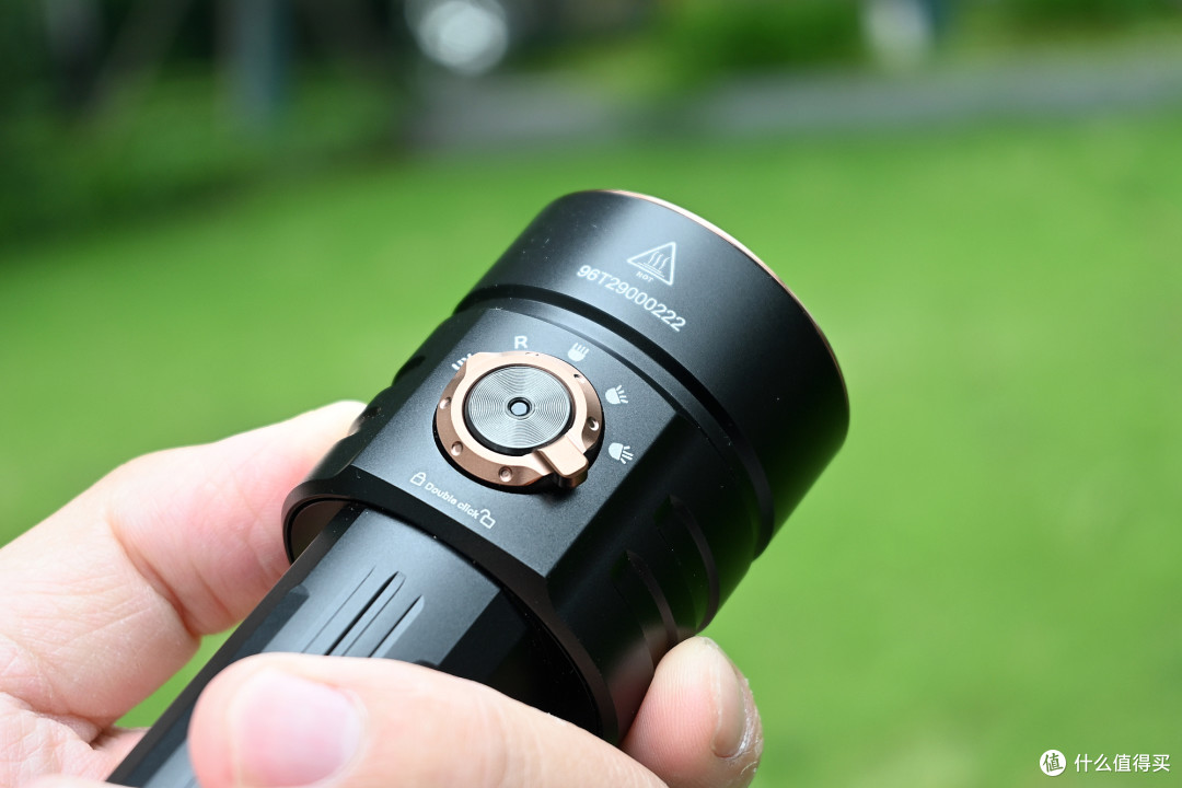 迷你小钢炮，实用更便携！Fenix菲尼克斯C16全能掌上强光手电体验