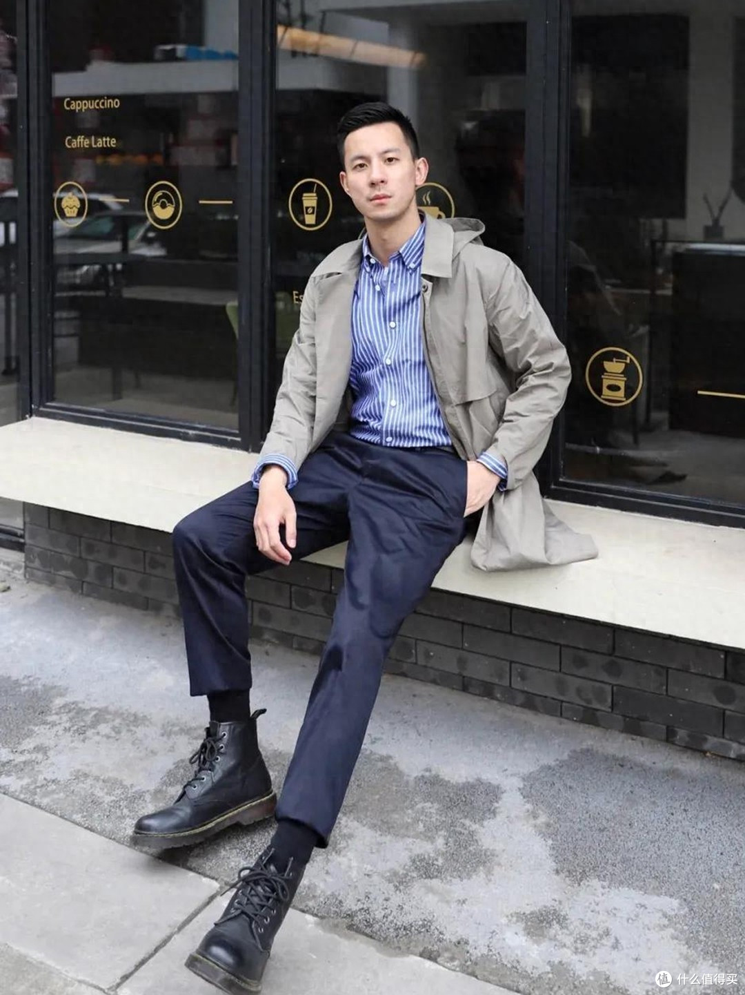 上了年纪的男人，在正式场合打扮，切记：衣不花、发要短、鞋简约