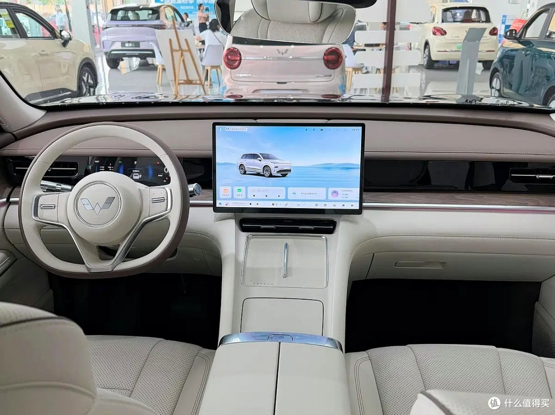 五菱星光L,六座混动SUV卖15万?不聊自动驾驶,就聊家庭出行!