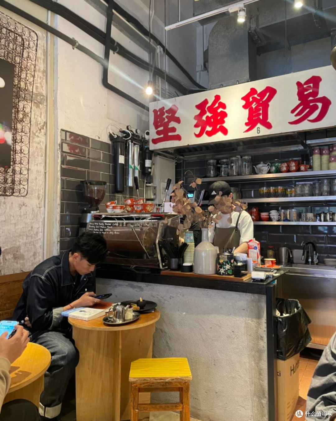 快节奏到慢生活:香港街头咖啡店变迁背后的社会隐喻