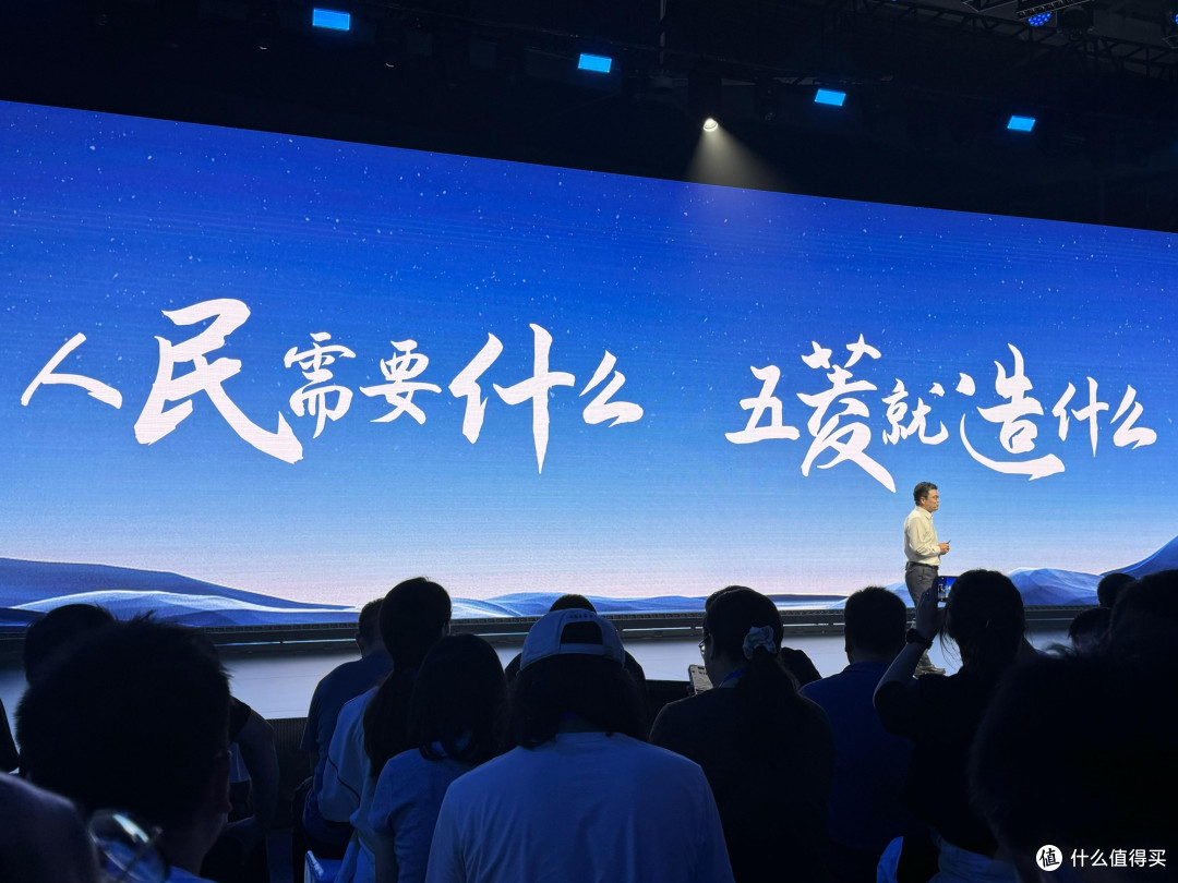 五菱星光L,六座混动SUV卖15万?不聊自动驾驶,就聊家庭出行!