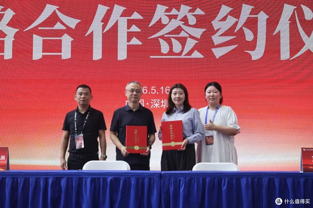 耳边前线 | 和小公举一起回顾深圳国际耳机展的新品!