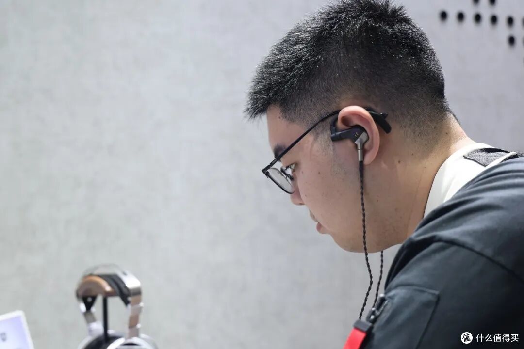 耳边前线 | 和小公举一起回顾深圳国际耳机展的新品!