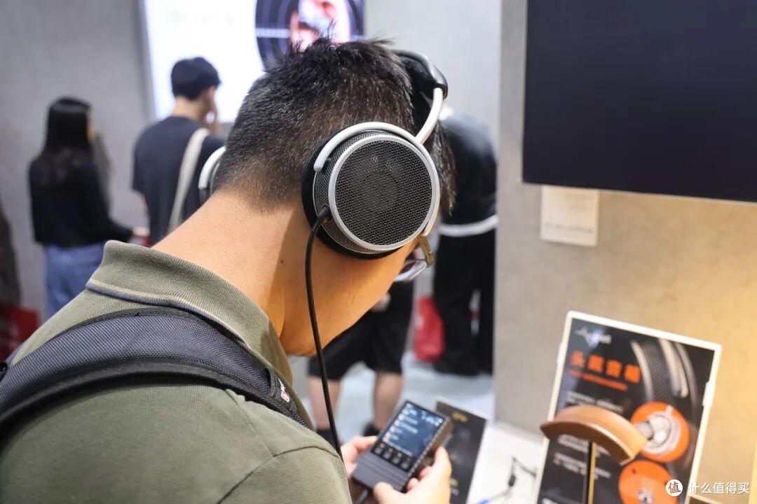 耳边前线 | 和小公举一起回顾深圳国际耳机展的新品!