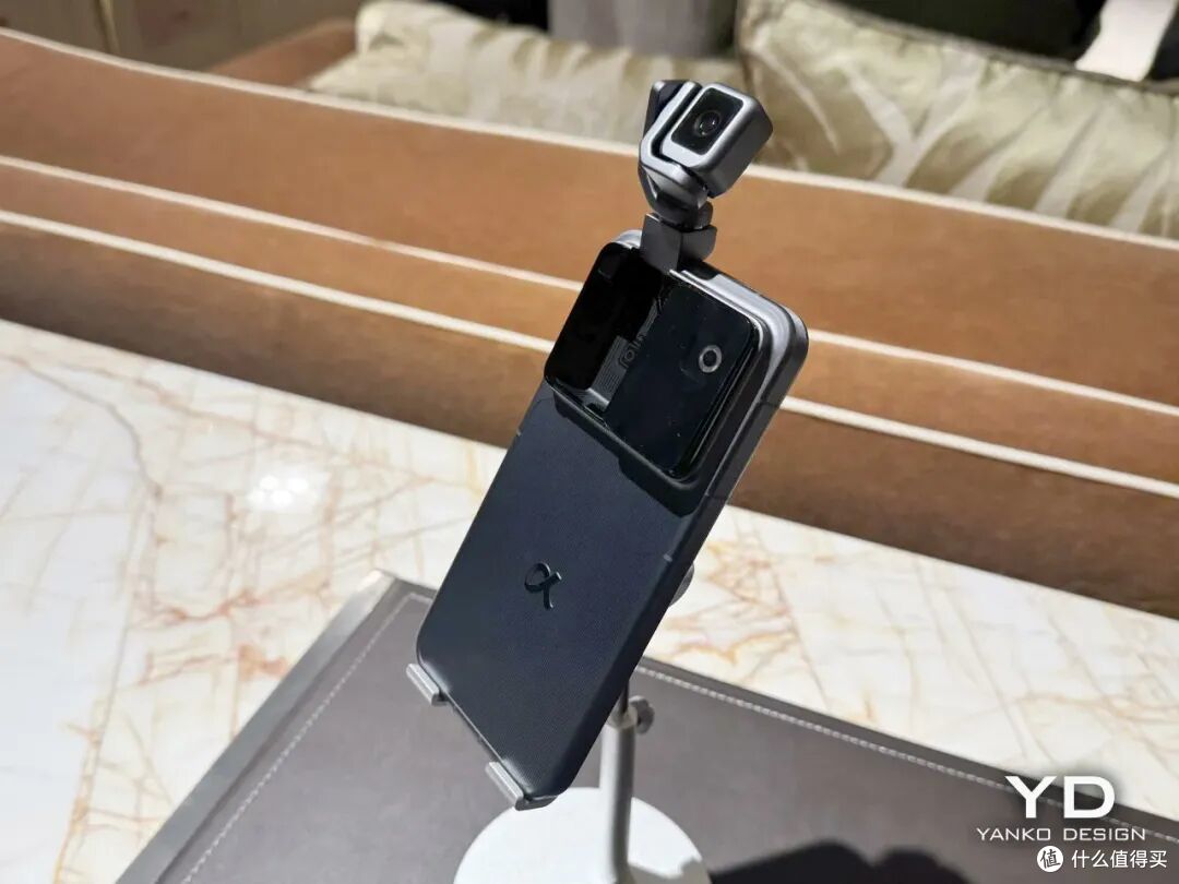 全球首款!荣耀Robot Phone太离谱了