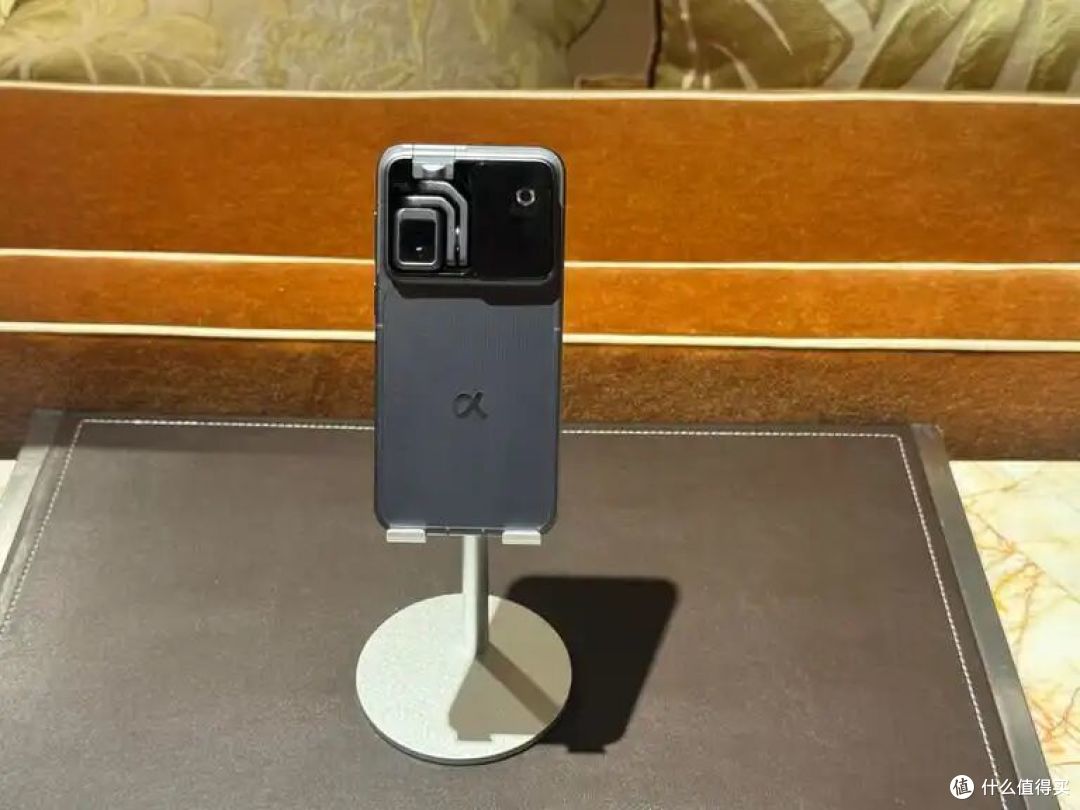 全球首款!荣耀Robot Phone太离谱了