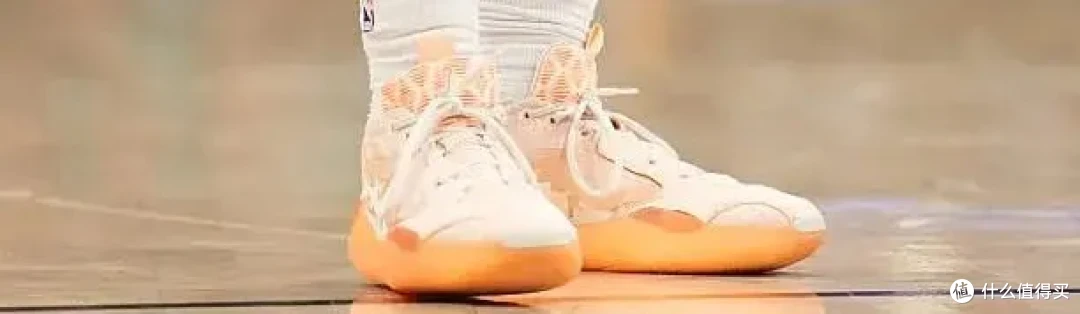 【NBA每日上脚】邓肯tifo难救主！李月汝又换新鞋了？