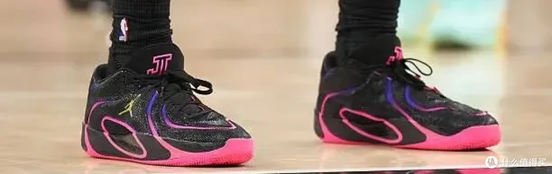 【NBA每日上脚】邓肯tifo难救主！李月汝又换新鞋了？