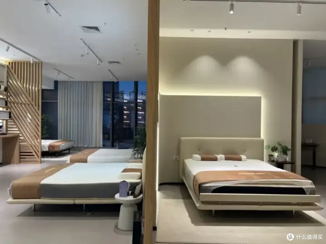 杭城安睡新境｜菠萝斑马杭州首店西湖启幕，科技睡眠优雅登场