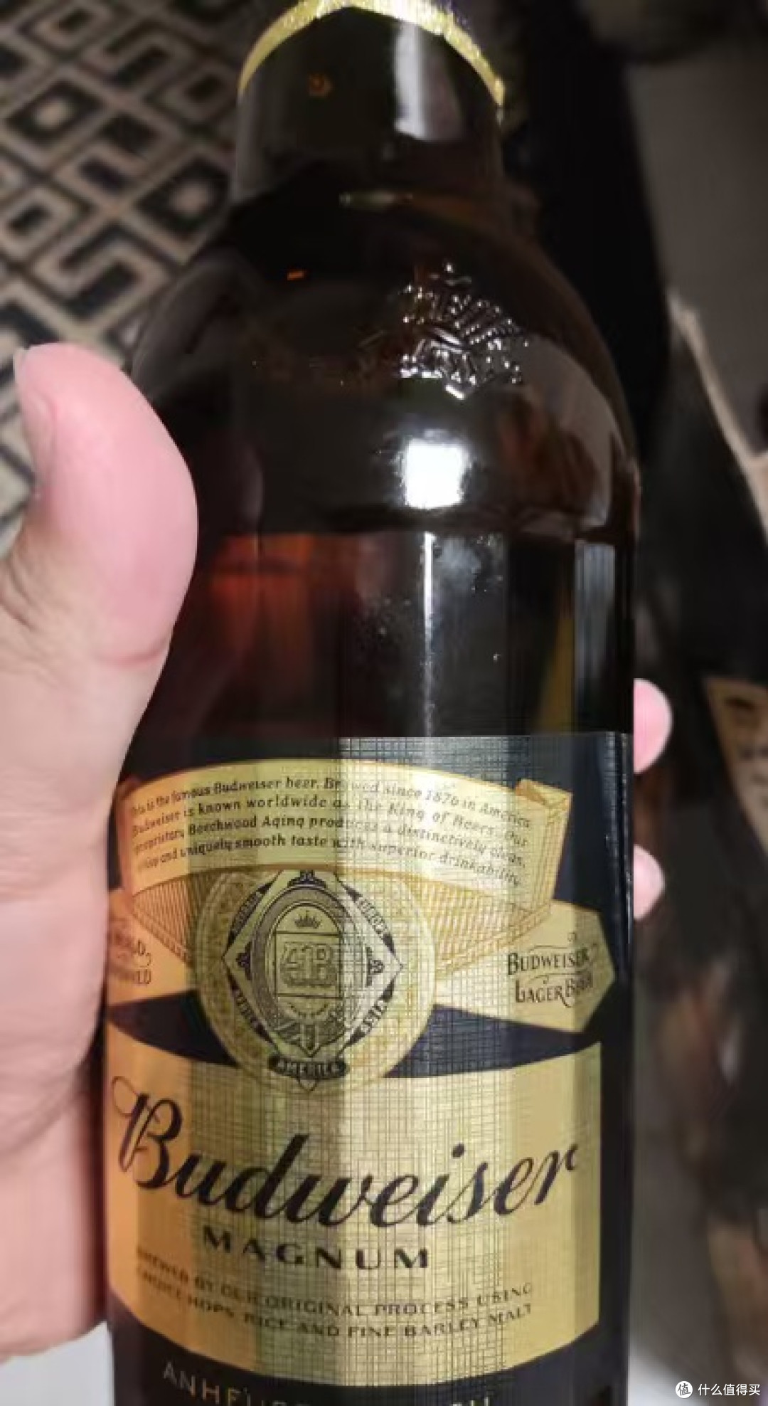 百威黑金烈性啤酒:看球吃虾的硬核之选