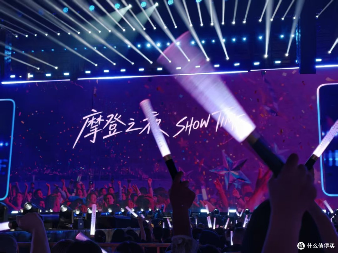 3299元！两轮车也上智驾？雅迪摩登系列杀疯了