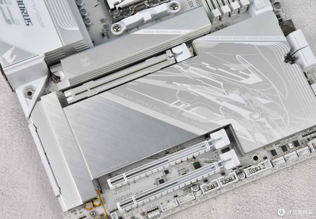 技嘉X870E AORUS ELITE X3D ICE主板——颜值之外的硬实力